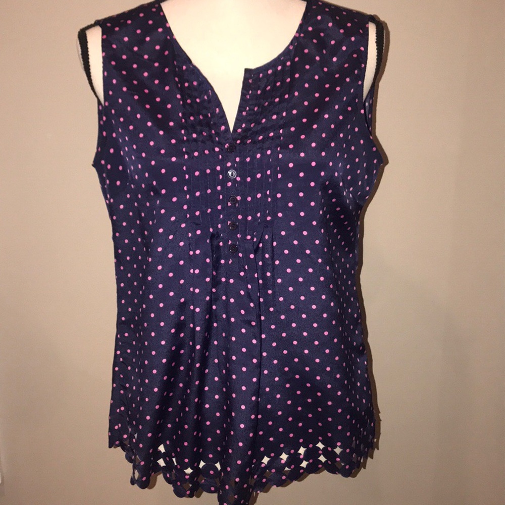 Sleeveless silky shirt with bottom cut out detail